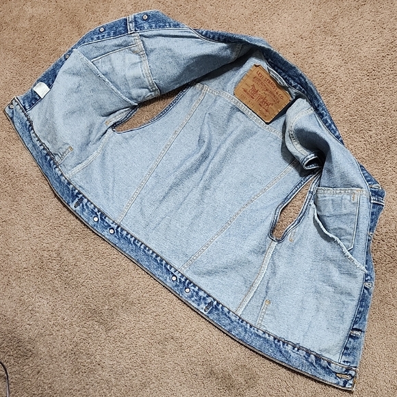 Vintage Men's Levi's Button Denim Blue Jean Vest 90's Era Patches Pins M Medium - Picture 9 of 11